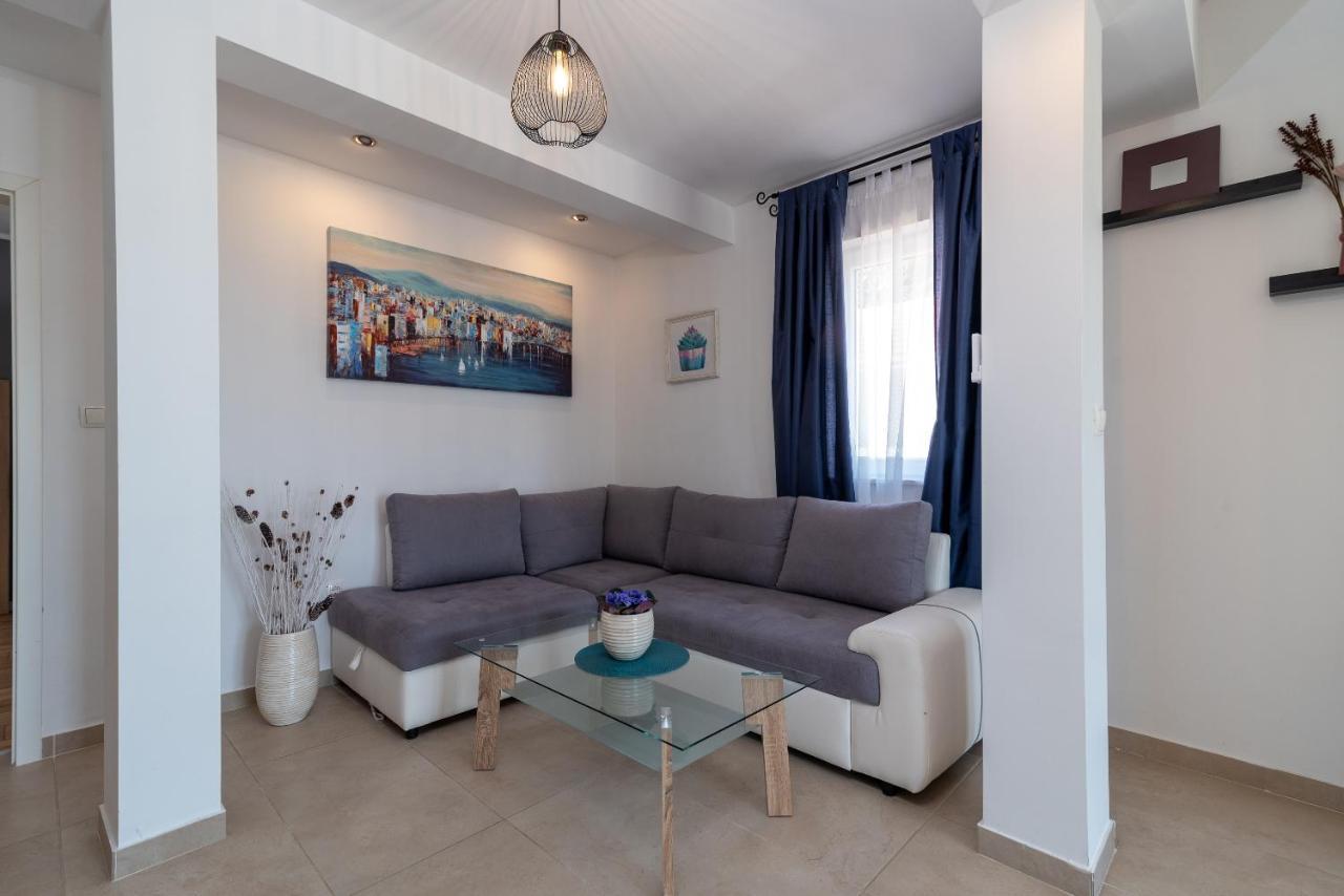 Apartments Dobrila Kaštel Novi Exteriér fotografie