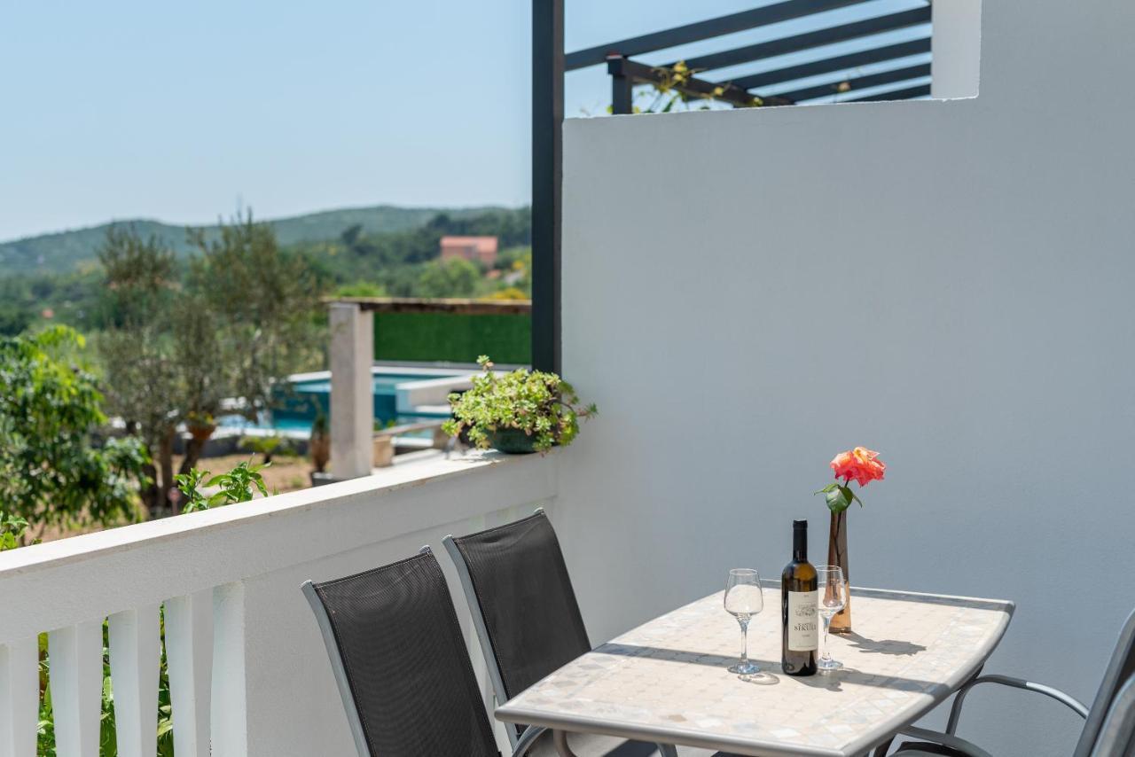 Apartments Dobrila Kaštel Novi Exteriér fotografie