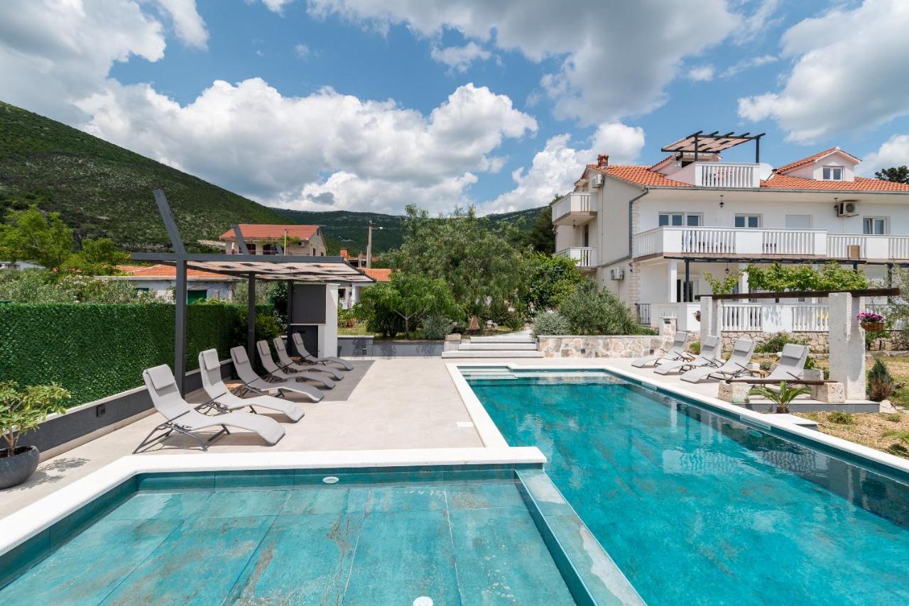 Apartments Dobrila Kaštel Novi Exteriér fotografie